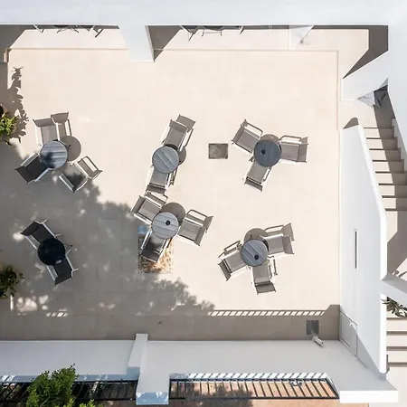 Pado Living فندق فاليراكي